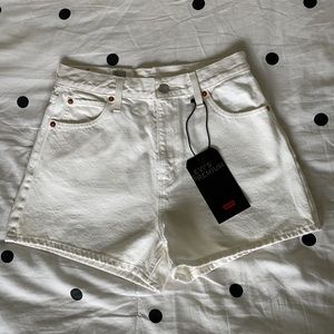 White Levi’s s Premium Wide Leg Short